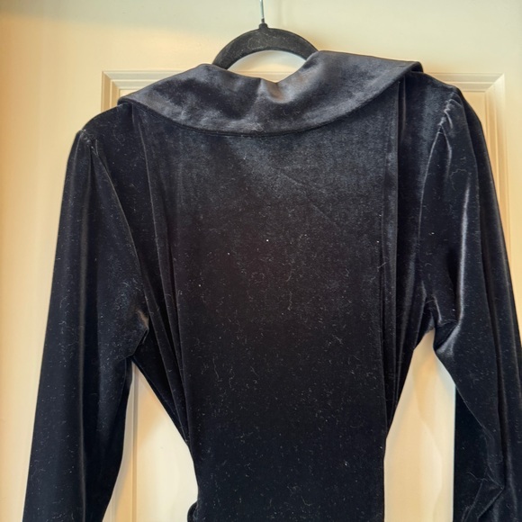 Oscar de la Renta Pink Label S Black Velvet Robe with Floral Embroidery - Picture 4 of 8